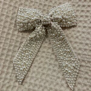 H&M Pearl-Studded Cream Bow Hair Clip